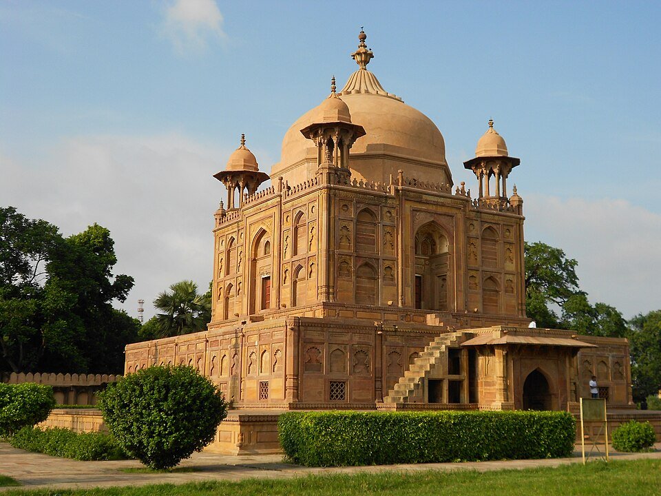 Tomb of Nisar Begum in Khusro Bagh, Prayagraj